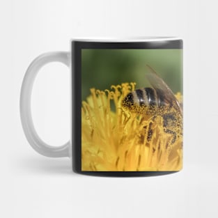 Bee on dandelion Mug